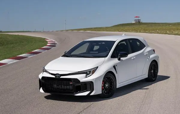 Toyota Corolla Hatchback XII (E210, facelift 2022)-2