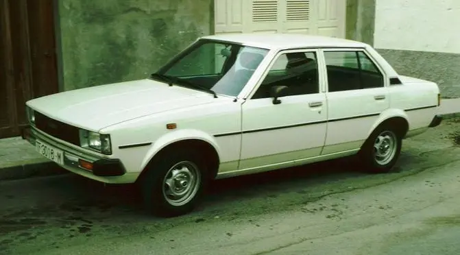 Toyota Corolla IV (E70)-1