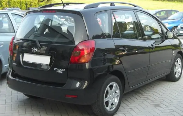Toyota Corolla Verso I (E120)-4