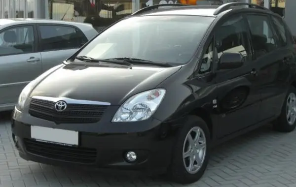 Toyota Corolla Verso I (E120)