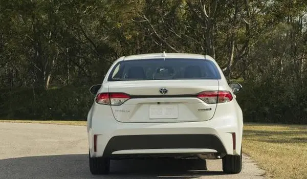 Toyota Corolla XII (E210) (USA)-5