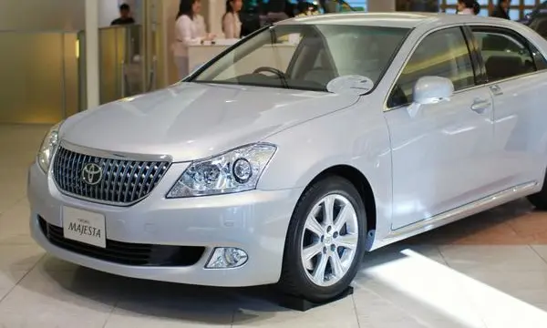 Toyota Crown Majesta V (S200)