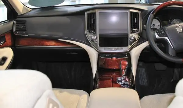 Toyota Crown Majesta VI (S210)-1