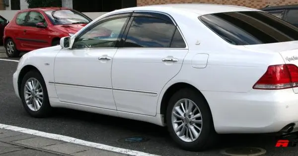 Toyota Crown XII Royal (S180)-0