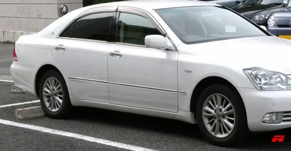 Toyota Crown XII Royal (S180)