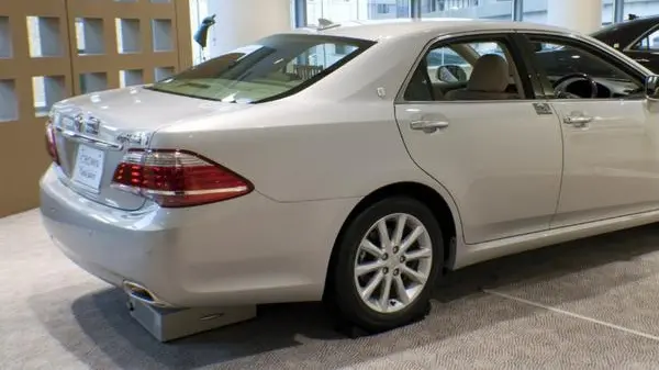 Toyota Crown XIII Royal (S200, facelift 2010)-0