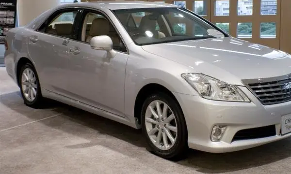 Toyota Crown XIII Royal (S200, facelift 2010)