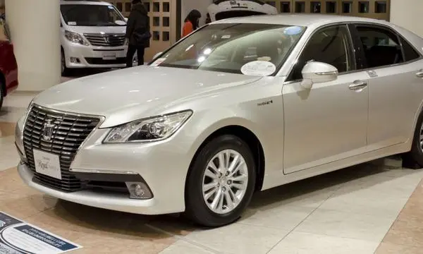 Toyota Crown XIV Royal (S210)