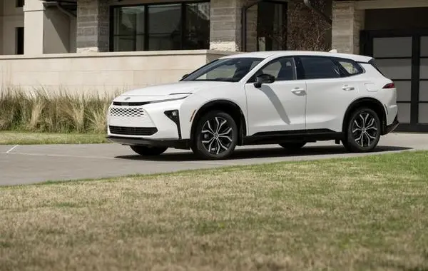 Toyota Crown XVI Signia (S238)-5