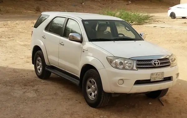 Toyota Fortuner I (facelift 2008)-0