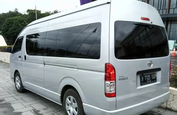 Toyota HiAce V (H200, facelift 2013) Commuter-1