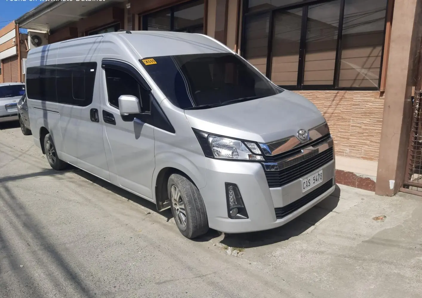 Toyota HiAce VI (H300) Commuter L2H2-14