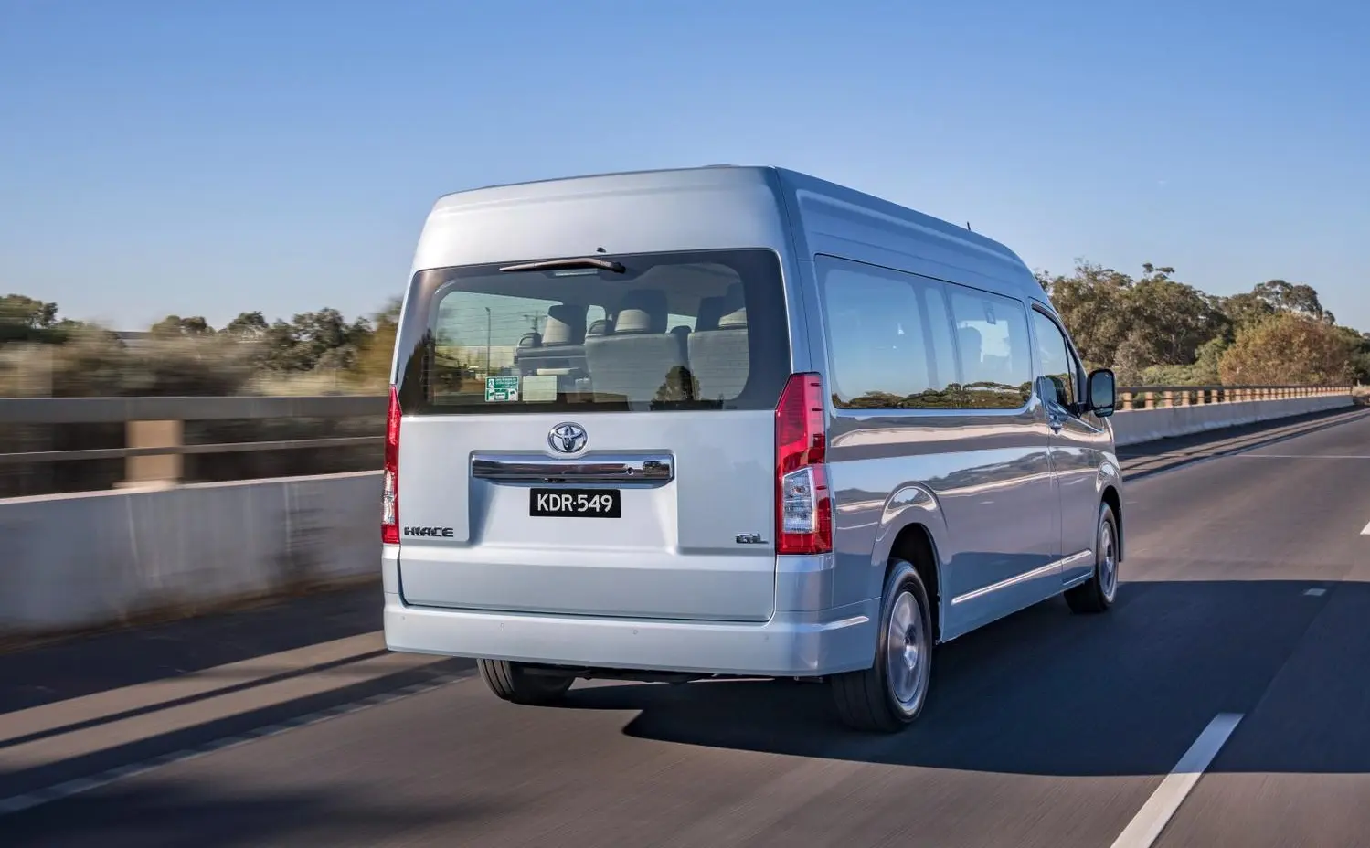 Toyota HiAce VI (H300) Commuter L2H2-0