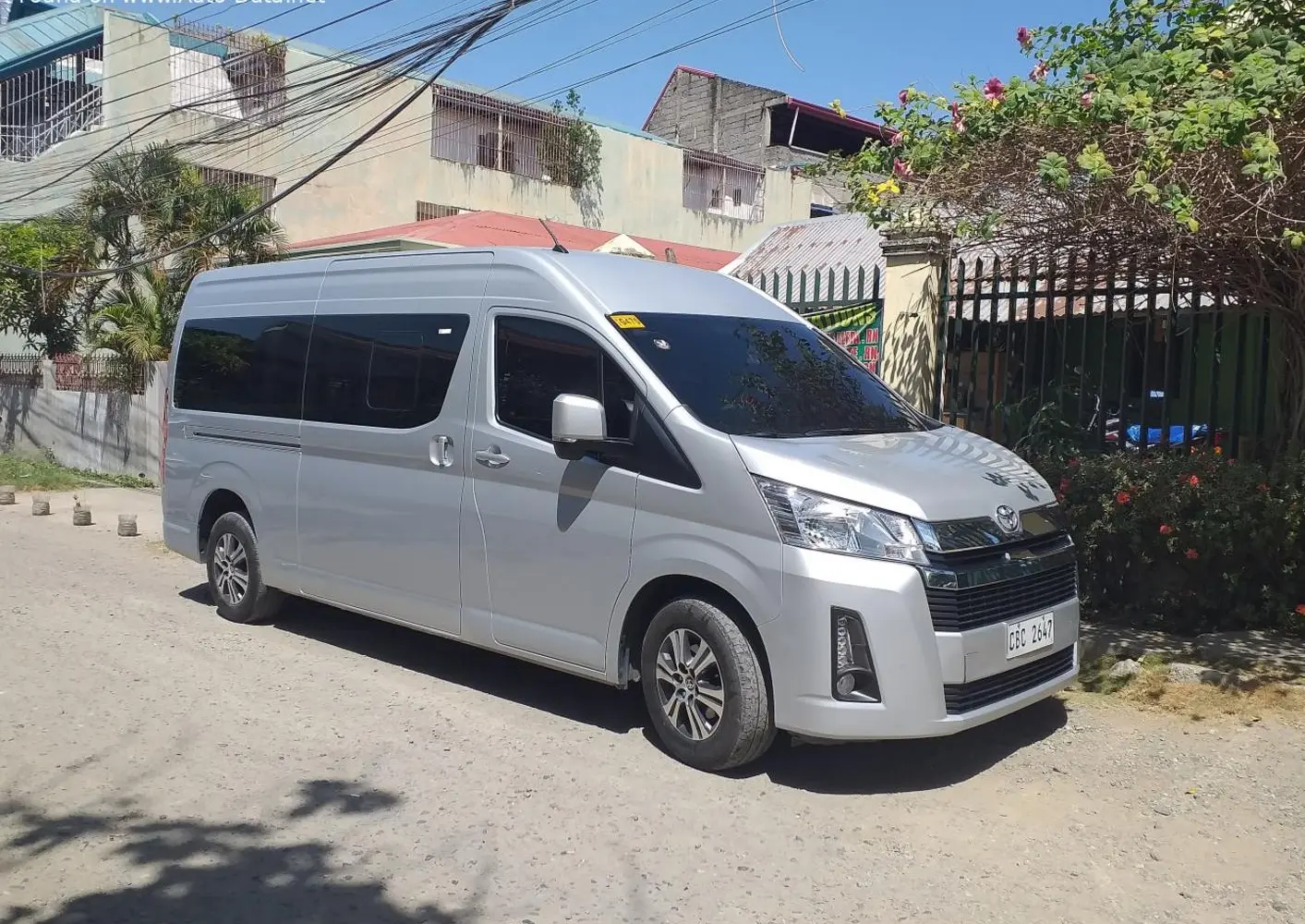 Toyota HiAce VI (H300) Commuter L2H2-1