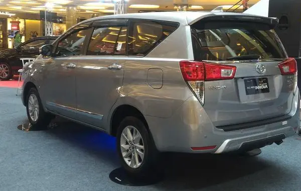 Toyota Kijang Innova II-0