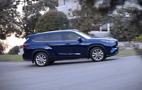 Toyota Kluger IV-1