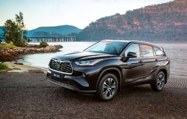 Toyota Kluger IV-8