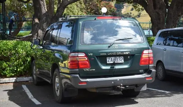 Toyota Land Cruiser (J100)-1