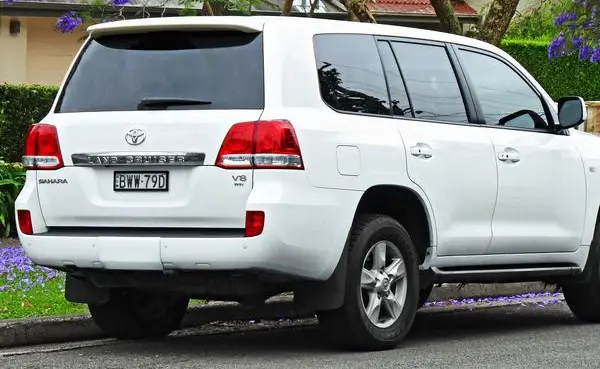 Toyota Land Cruiser (J200)-0