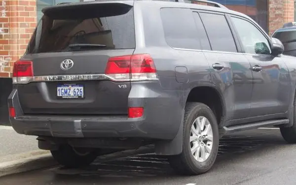 Toyota Land Cruiser (J200, facelift 2015)-0