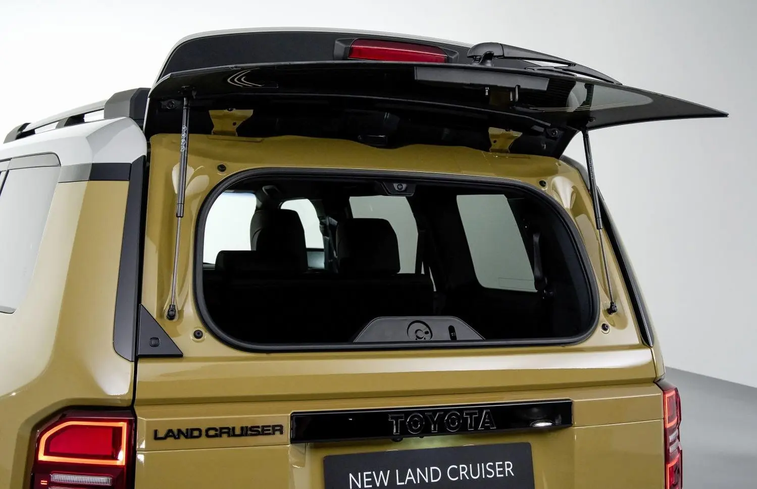 Toyota Land Cruiser (J250)-5