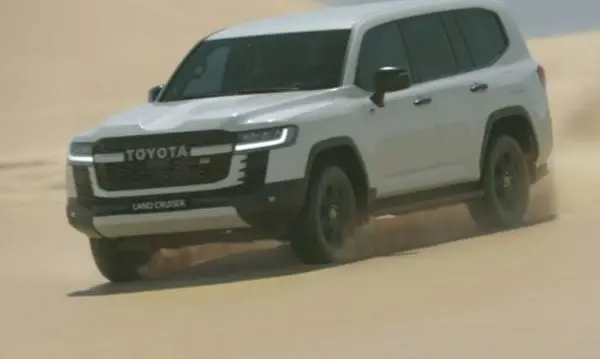 Toyota Land Cruiser (J300)-3