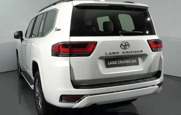 Toyota Land Cruiser (J300)-7