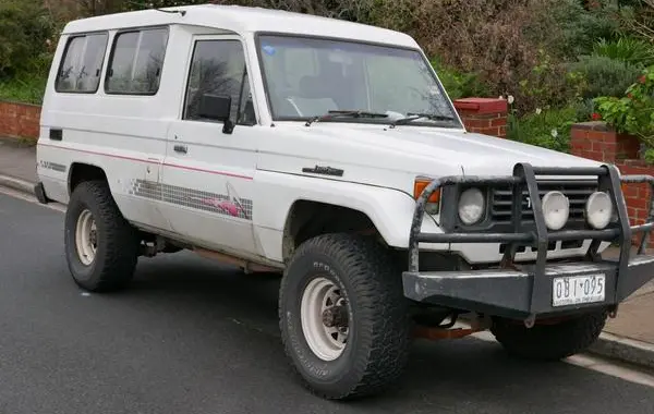 Toyota Land Cruiser (J75)-1