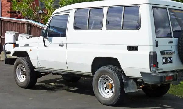Toyota Land Cruiser (J75)-0