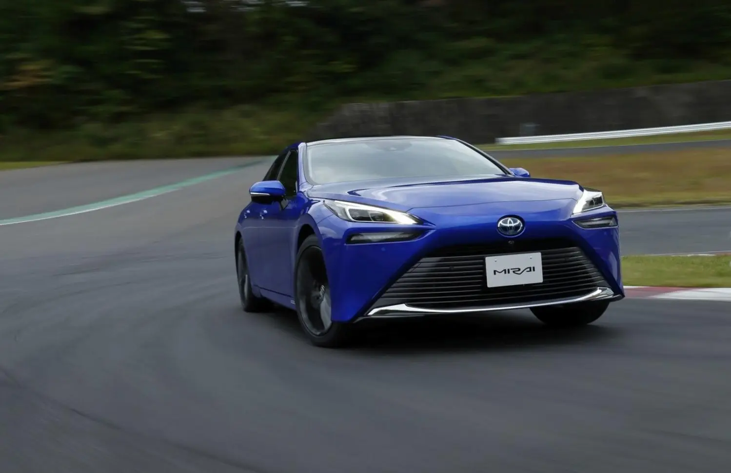 Toyota Mirai II-8
