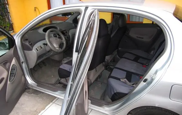 Toyota Platz-1