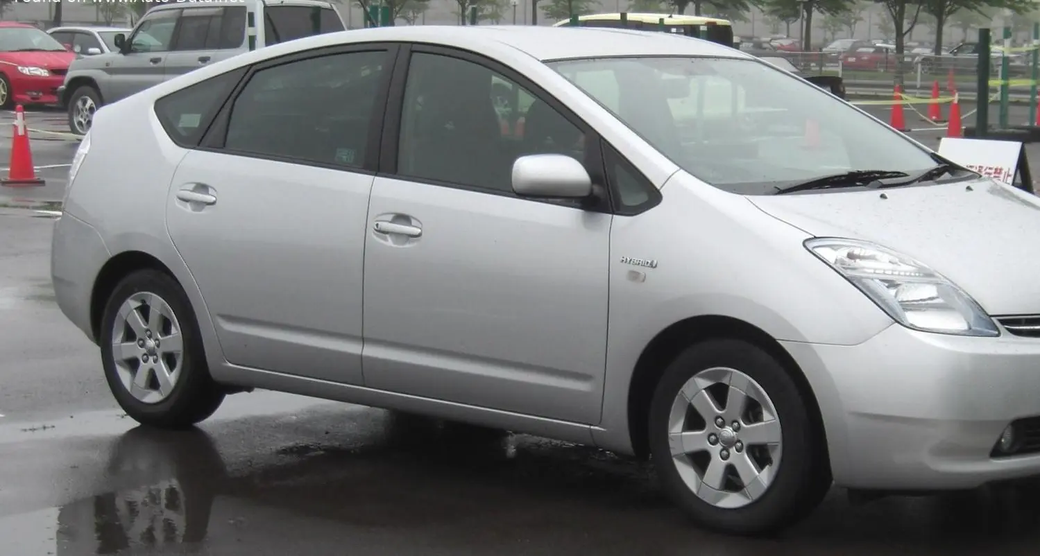 Toyota Prius II (NHW20)-1