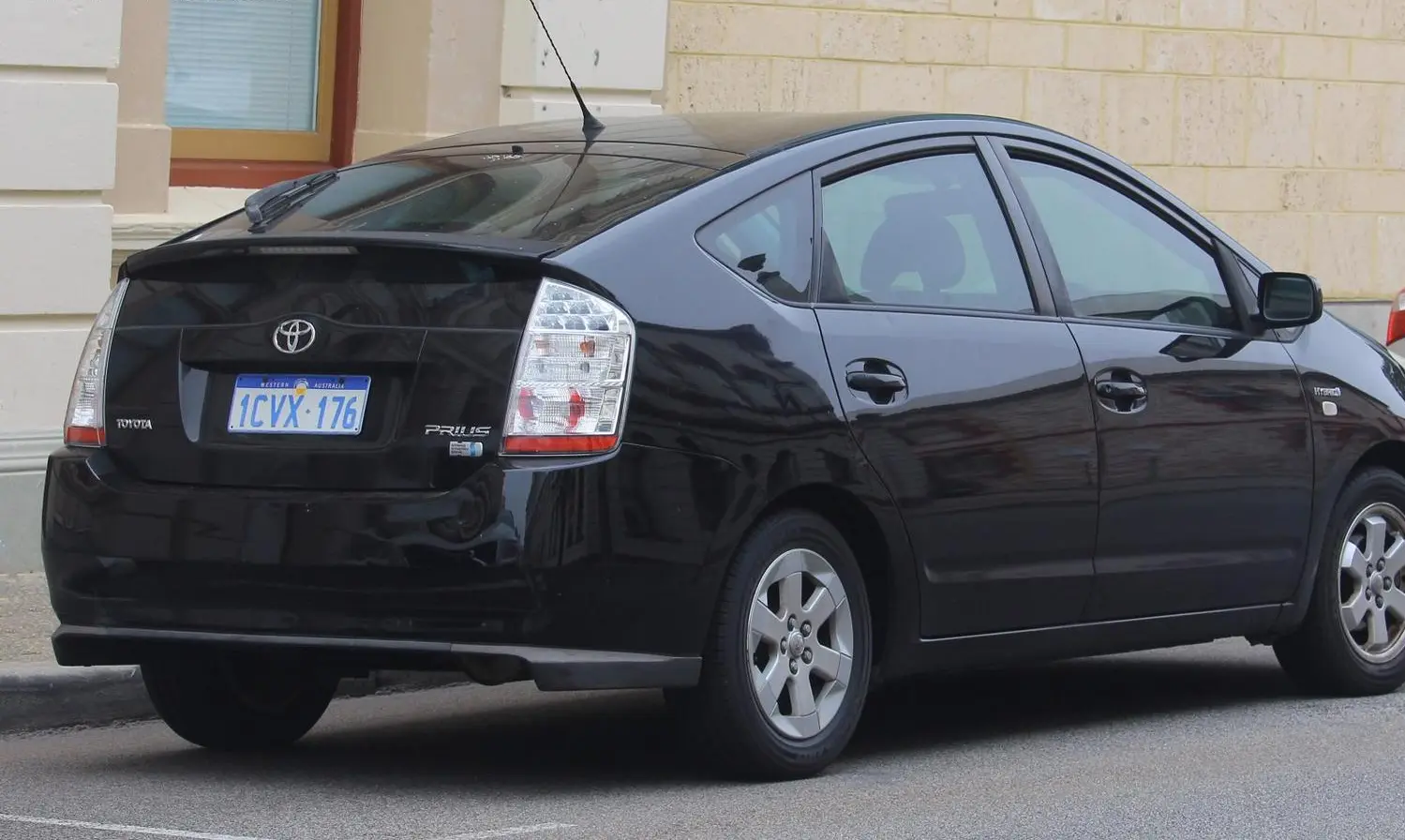 Toyota Prius II (NHW20)-3