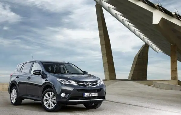 Toyota RAV4 IV