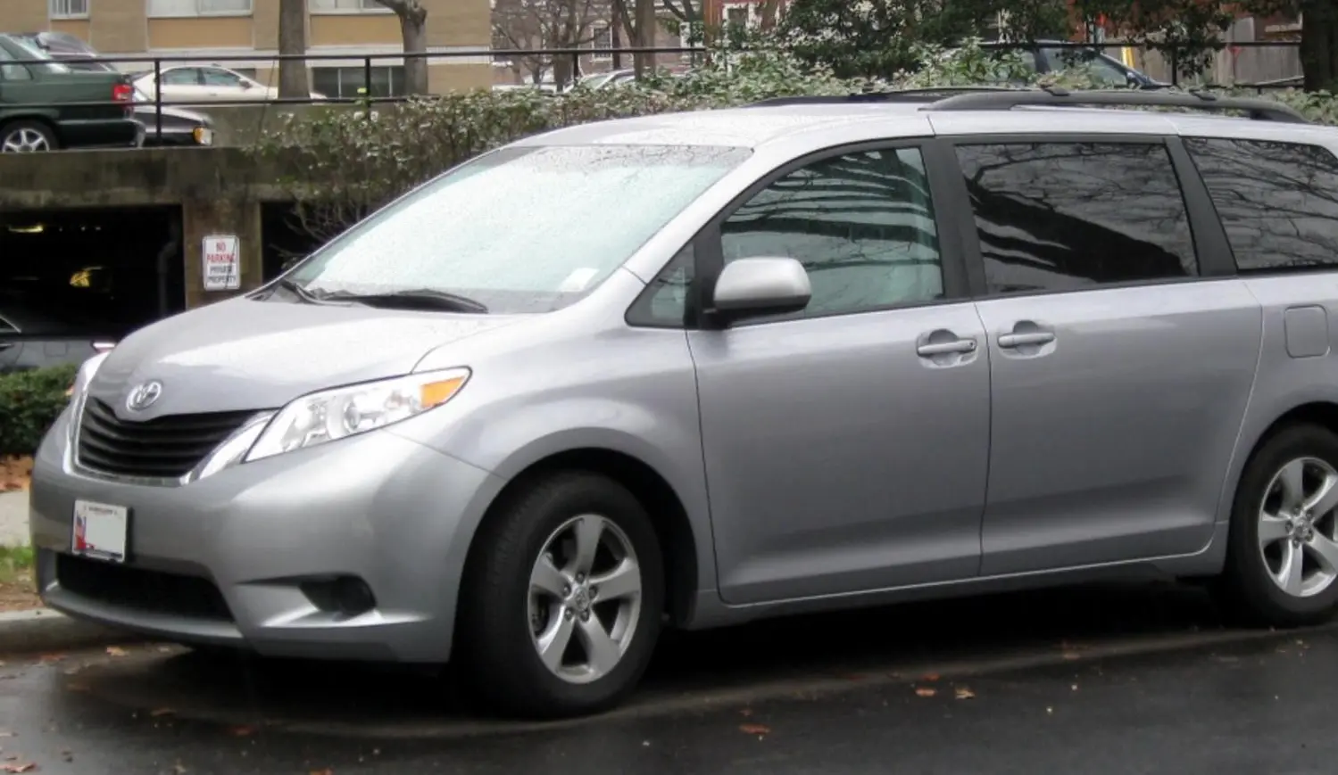 Toyota Sienna III-1