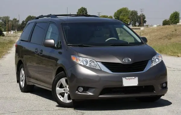 Toyota Sienna III