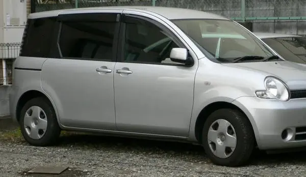 Toyota Sienta I
