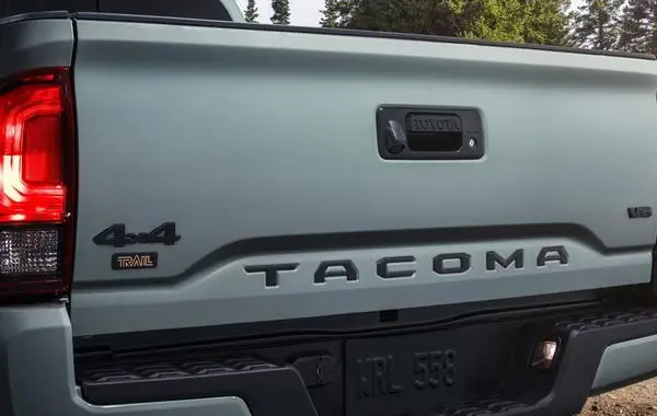 Toyota Tacoma III Double Cab (facelift 2020)-7