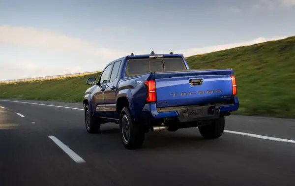 Toyota Tacoma IV Double Cab-8