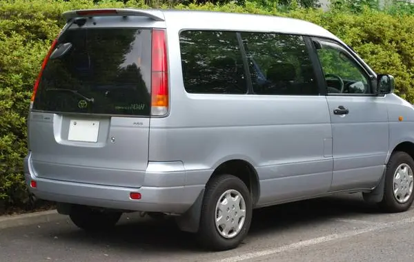 Toyota Town Ace Noah-1