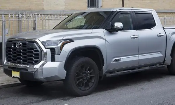Toyota Tundra III CrewMax Short Bed-8