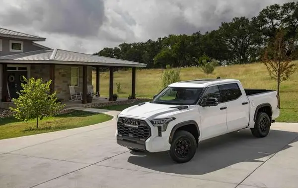 Toyota Tundra III CrewMax Short Bed-2