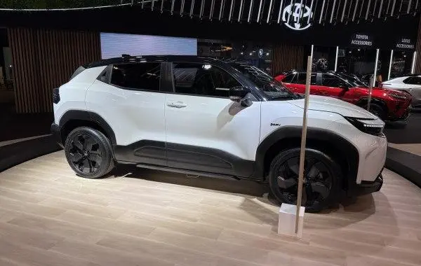 Toyota Urban Cruiser III-1