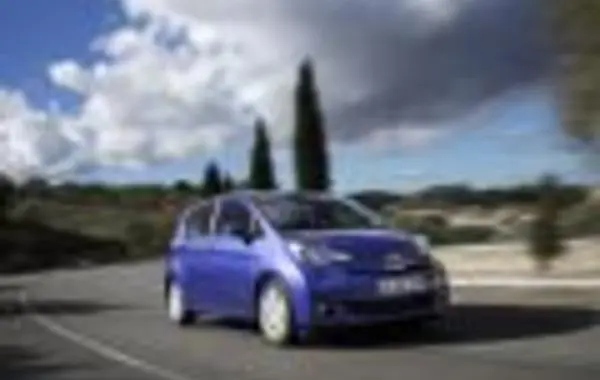 Toyota Verso-S II (facelift 2015)-8