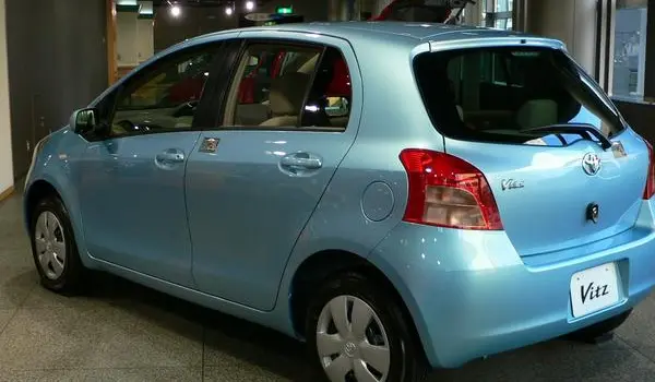 Toyota Vitz II-0