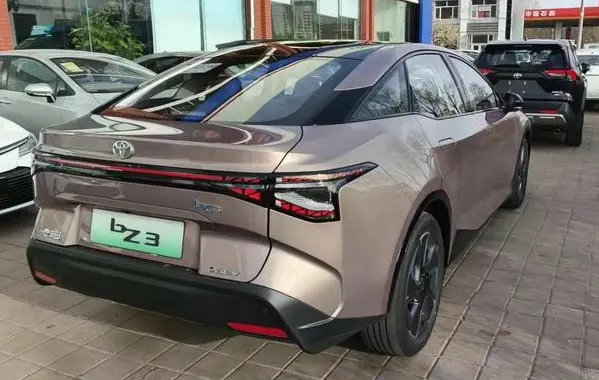 Toyota bZ3-4