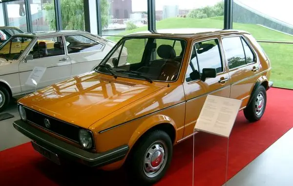 Volkswagen Golf I (5-door)-0