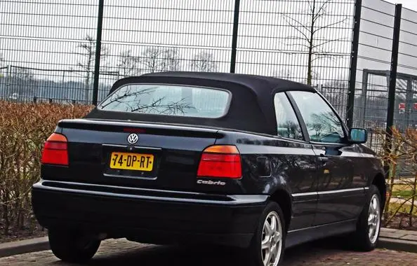 Volkswagen Golf III Cabrio-2