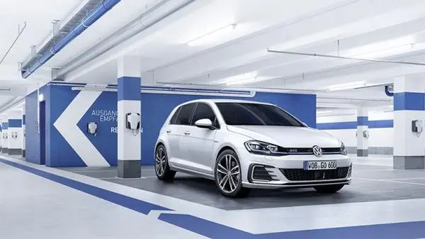 Volkswagen Golf VII (5-door, facelift 2017)-1