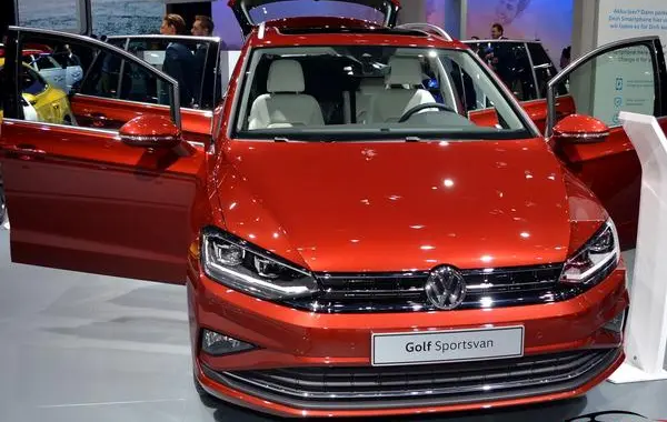 Volkswagen Golf VII Sportsvan (facelift 2017)-0